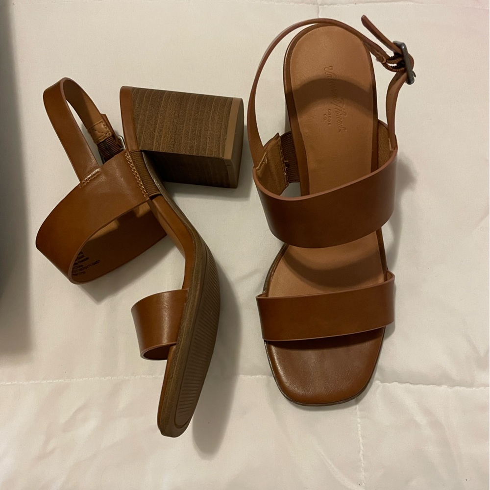 Universal thread sandals